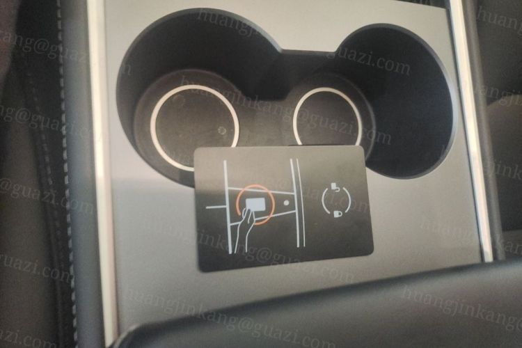 特斯拉 Model Y 2022款 改款 后轮驱动版中控内饰7001