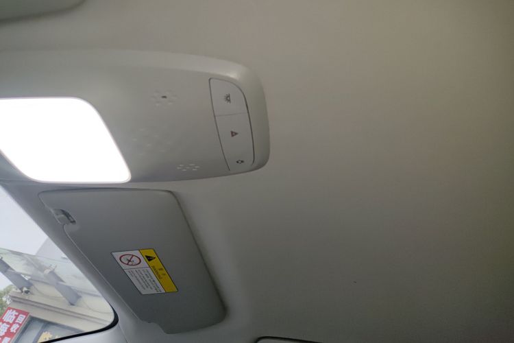 宝骏KiWi EV 2022款 设计师轻享版 三元锂中控内饰22