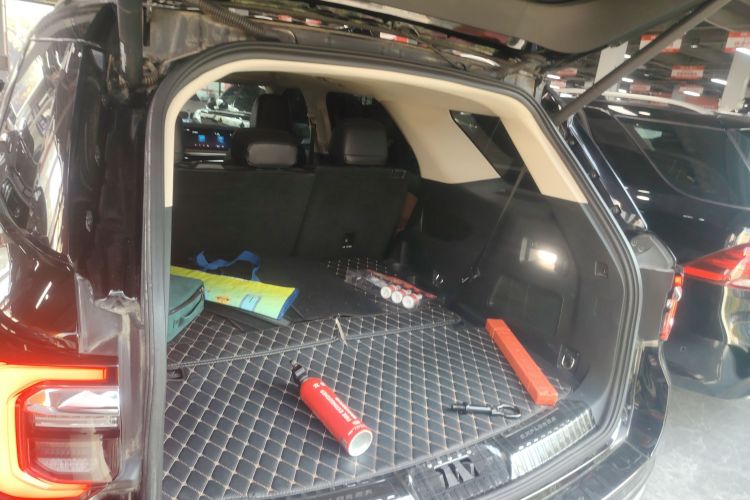 福特 探险者 2023款 EcoBoost 285 四驱钛金版 7座局部细节23