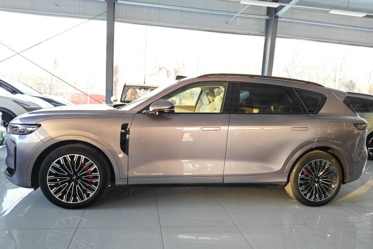 岚图汽车 岚图FREE 2025款 FREE+ 后驱乾崑版车身外观4