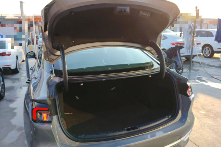 福特 蒙迪欧 2025款 2.0T EcoBoost 至尊型机舱底盘23