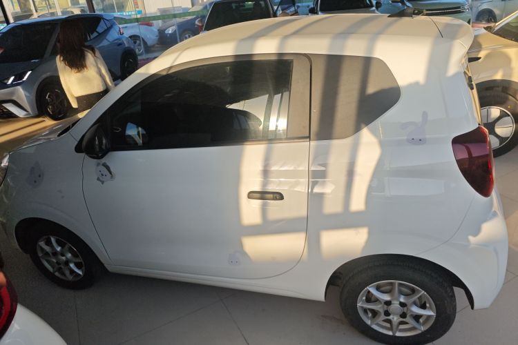 荣威 科莱威CLEVER 2022款 311km元气啵啵版车身外观4