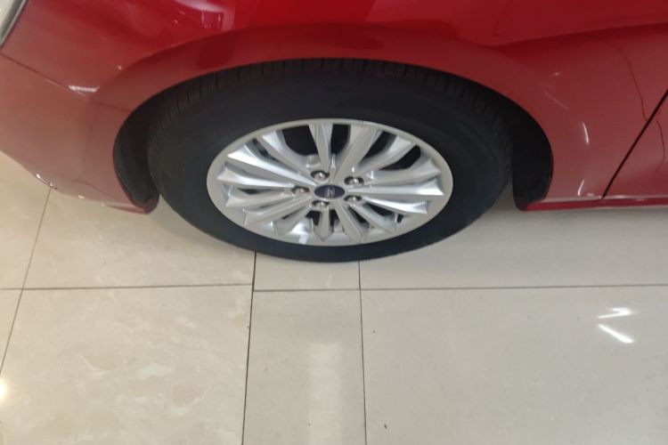 福特 福克斯 2020款 三厢 1.5L 自动锋跃型车身外观35