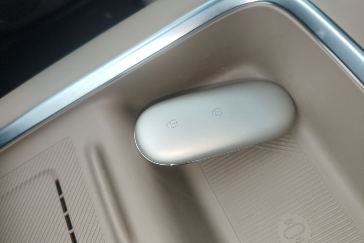 理想汽车 理想L9 2025款 Ultra 智能焕新版中控内饰11