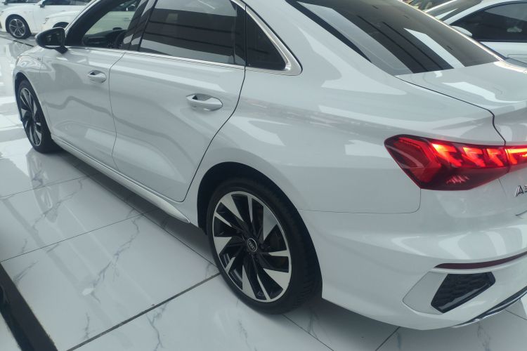 奥迪A3 2023款 A3L Limousine 35 TFSI 时尚运动型车身外观4