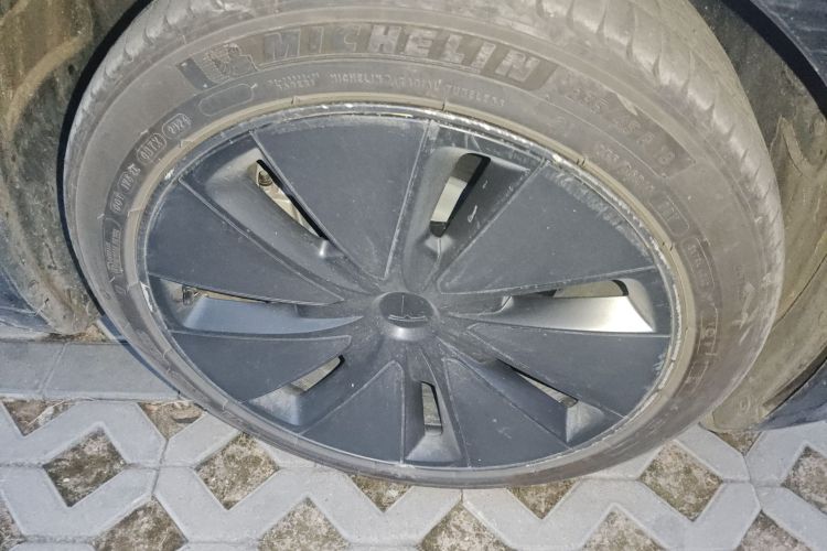 特斯拉 Model 3 2023款 后轮驱动版车身外观10