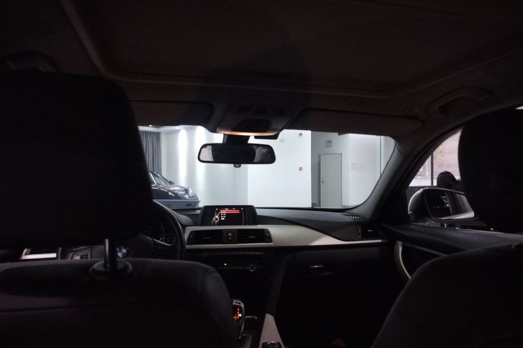 宝马3系 2015款 316Li 时尚型中控内饰22