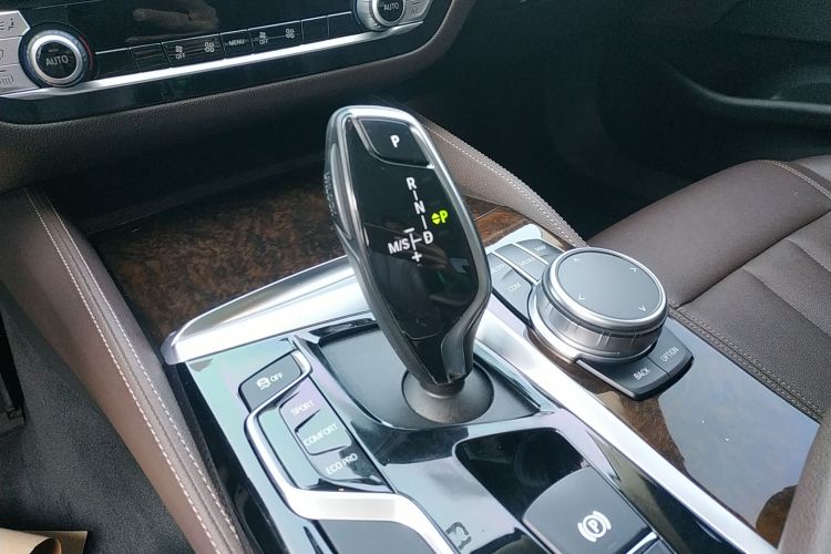 宝马5系 2020款 525Li 豪华套装局部细节18