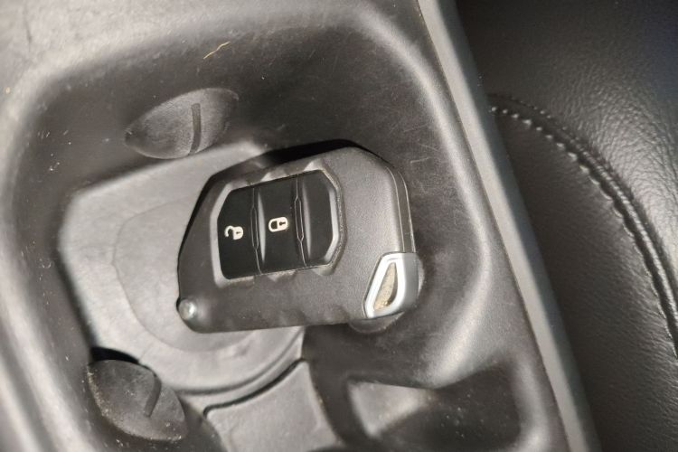 Jeep 牧马人 2021款 2.0T 80周年纪念版中控内饰11