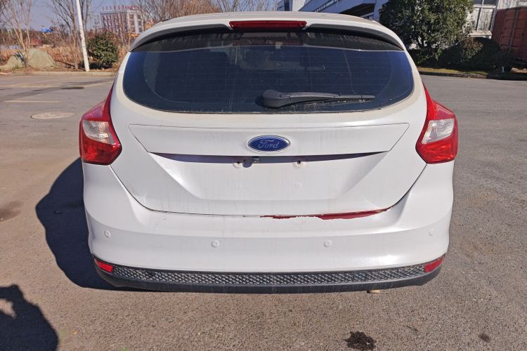 福特 福克斯 2012款 两厢 1.6L 自动舒适型车身外观6