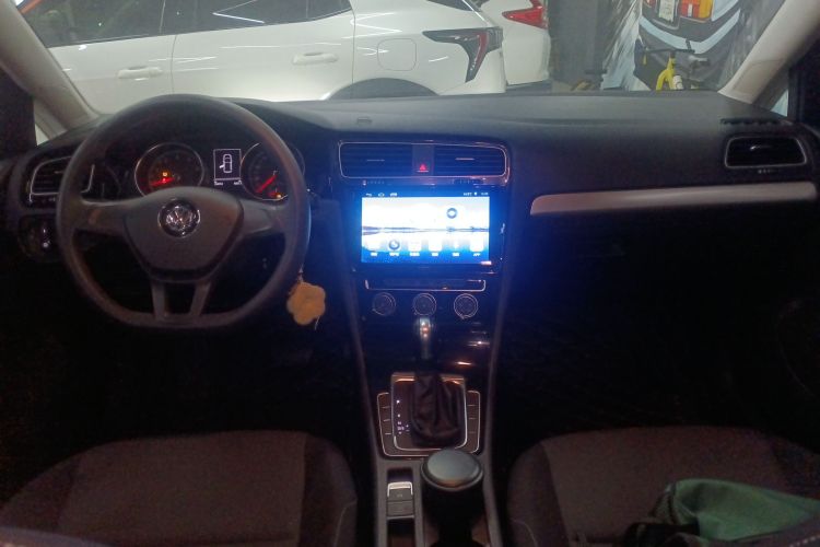 大众 高尔夫 2019款 1.6L 自动时尚型 国V中控内饰7002