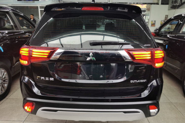 三菱 欧蓝德 2019款 2.4L 四驱致享版 5座 国VI车身外观6004