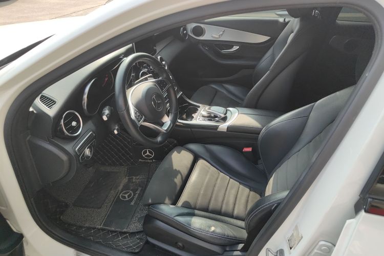 奔驰C级 2018款 C 200 运动版局部细节19