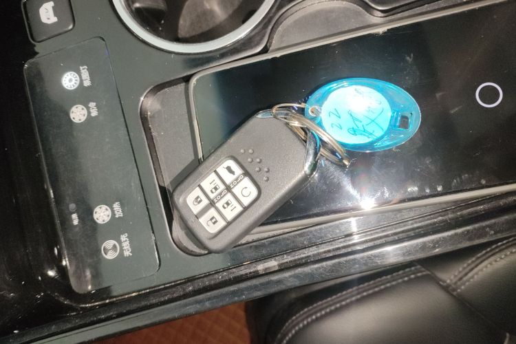 本田 艾力绅 2022款 2.0L e:HEV 豪华先享版中控内饰7001