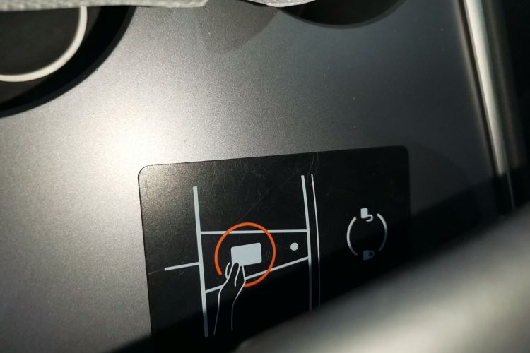 特斯拉 Model 3 2022款 后轮驱动版中控内饰7001