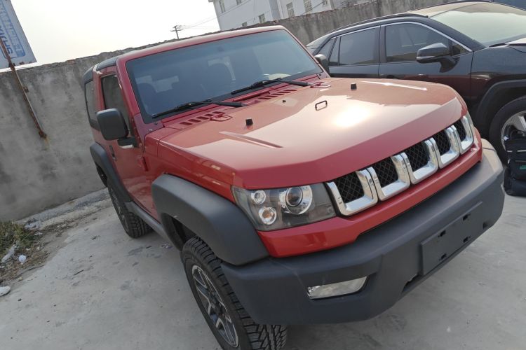 北京越野 北京BJ40 2016款 2.3T 自动四驱尊享版车身外观3