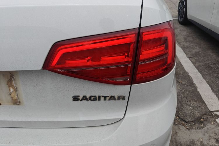 大众 速腾 2015款 1.6L 手动舒适型车身外观9