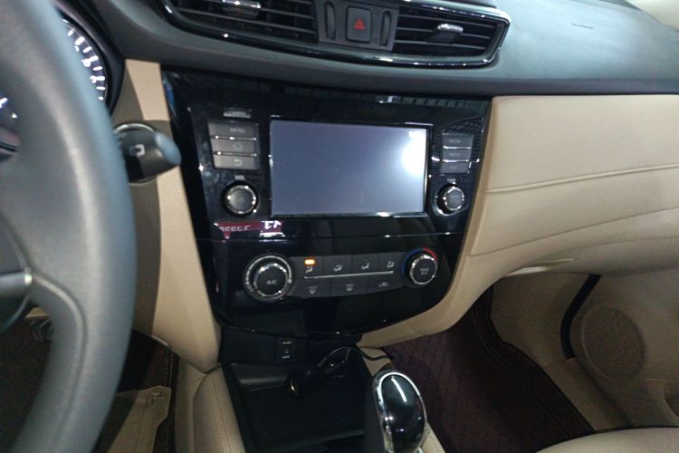 日产 奇骏 2017款 2.0L CVT舒适版 2WD局部细节16