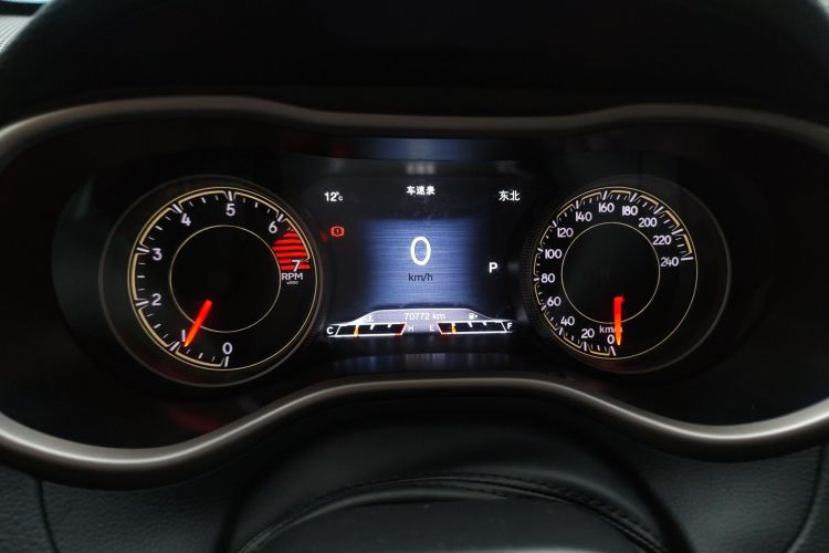 Jeep 自由光 2017款 2.0L 优越版中控内饰14