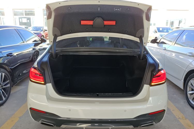 宝马5系新能源 2022款 改款三 535Le 先锋版M运动套装机舱底盘23