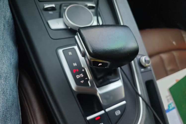 奥迪A4L 2017款 45 TFSI quattro 风尚型中控内饰18