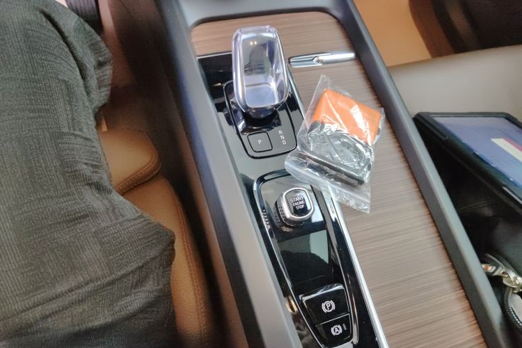 沃尔沃XC60 2024款 B5 四驱智远豪华版中控内饰18