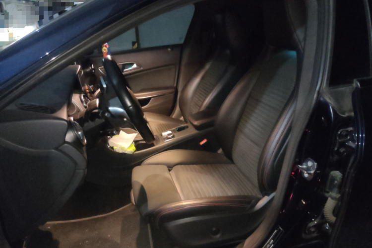 奔驰CLA 2018款 CLA 220 4MATIC中控内饰19