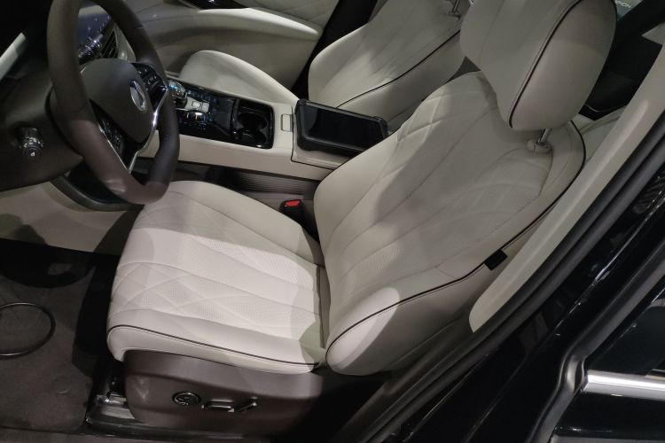 腾势D9 2024款 EV 620 尊享型中控内饰19