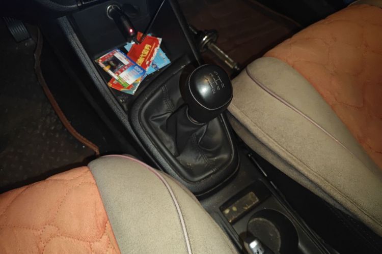 现代 瑞纳 2017款 1.4L 手动焕新版 国VI中控内饰18