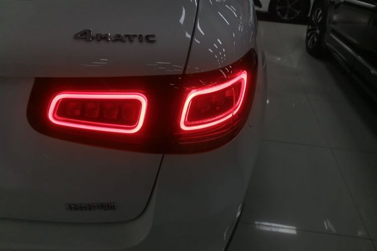 奔驰GLC 2020款 改款 GLC 300 L 4MATIC 动感型车身外观9