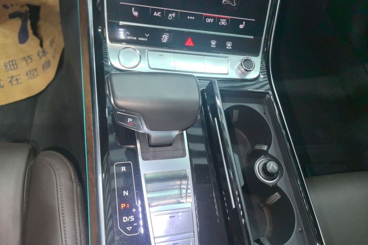 奥迪A8 2018款 A8L 55 TFSI quattro投放版尊享型中控内饰18