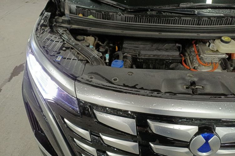 腾势D9 2022款 DM-i 970 四驱尊荣型机舱底盘25