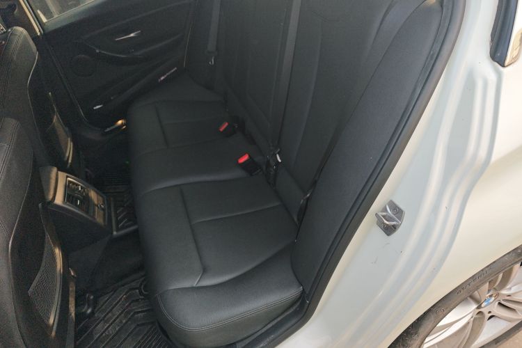 宝马3系 2018款 318i中控内饰21