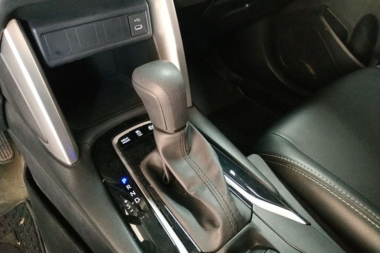 丰田 卡罗拉锐放 2024款 2.0L 智能电混双擎 先锋版中控内饰18