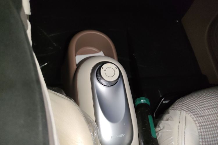 五菱汽车 宏光MINIEV 2025款 四门版 进阶款中控内饰18