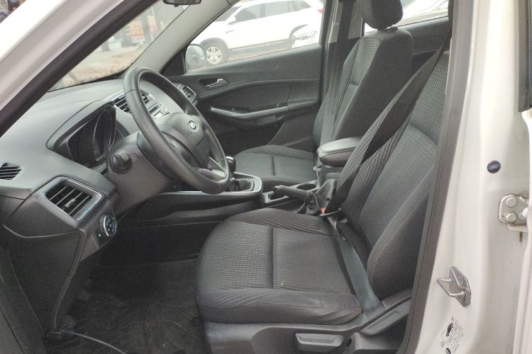 福特 福睿斯 2019款 改款 1.5L 手动质享型（胎压监测） 国VI局部细节19