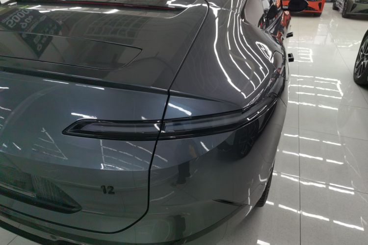 阿维塔12 2025款 Ultra增程版车身外观9