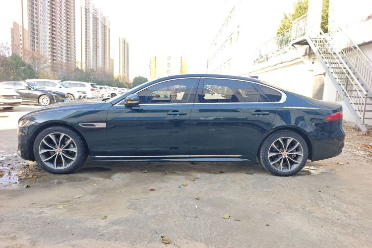 捷豹XFL 2023款 XFL 2.0T P250 两驱精英运动版车身外观4