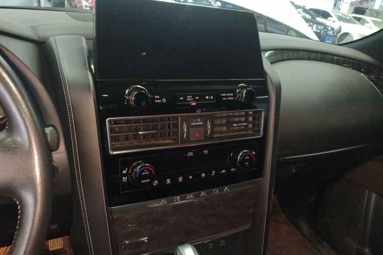 日产 途乐（平行进口） 中控内饰16