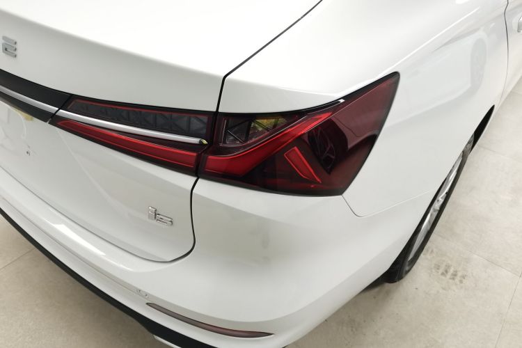 荣威i5 2023款 1.5L CVT豪华版车身外观9