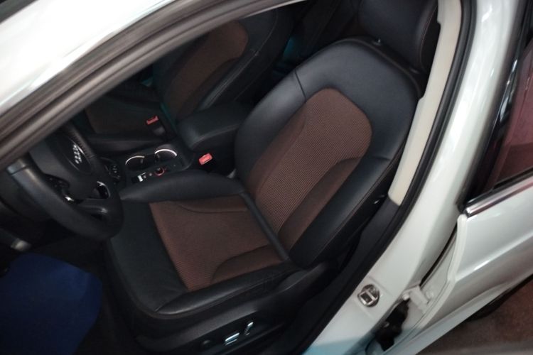 奥迪Q3 2018款 30周年年型 35 TFSI 时尚型局部细节19