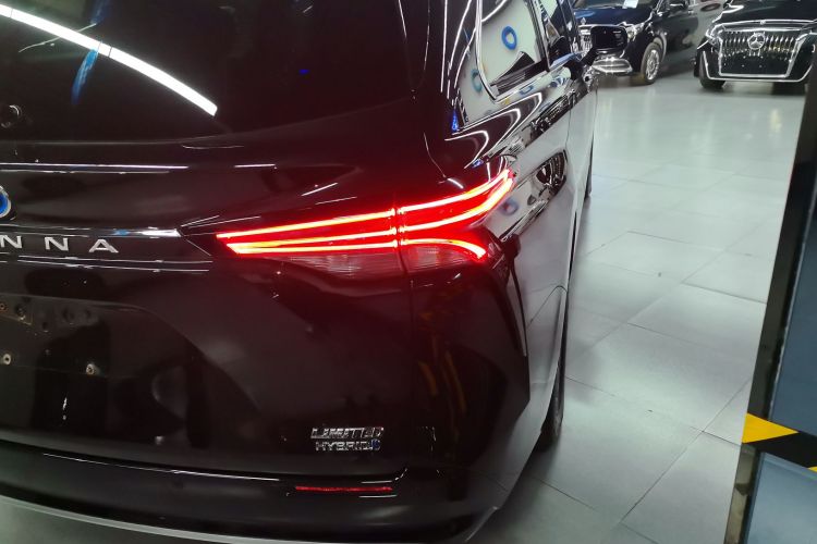 丰田 赛那SIENNA 2021款 2.5L混动 尊贵版车身外观6006