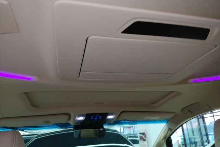 丰田 威尔法 2023款 皇冠 双擎 2.5L HV至尊版中控内饰22