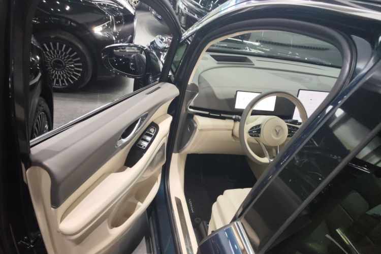 岚图汽车 岚图梦想家 2025款 PHEV 四驱旗舰鲲鹏版中控内饰7003