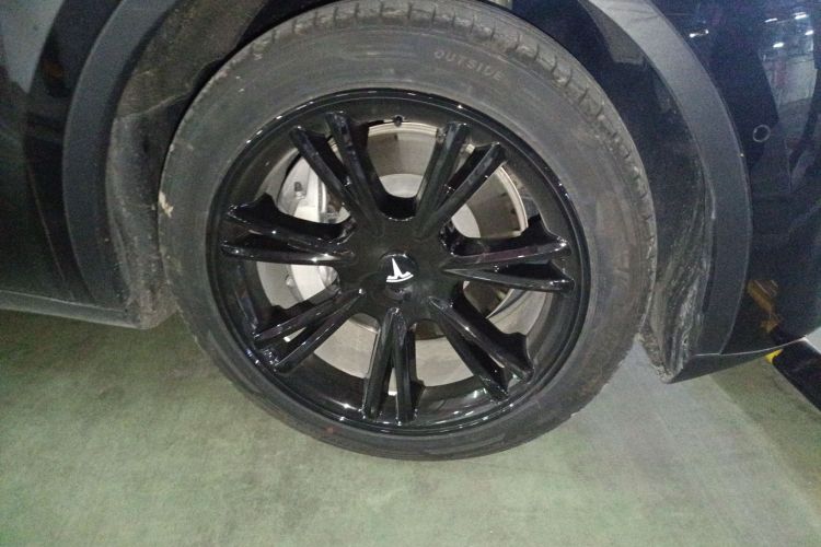 特斯拉 Model Y 2022款 改款 后轮驱动版车身外观10