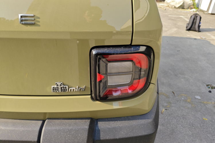 吉利银河 2025款 210km 熊猫骑士车身外观9