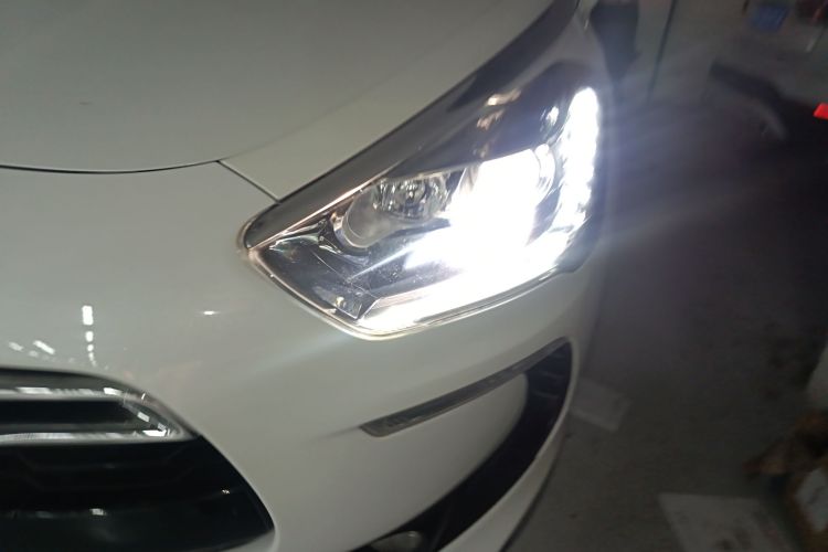 DS 5 2014款 1.6T 豪华版THP160局部细节36