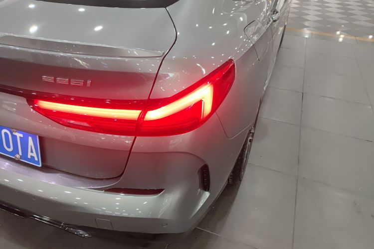 宝马2系(进口) 2023款 225i 四门轿跑车 M运动曜夜套装车身外观9