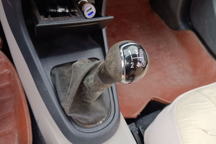 一汽 夏利N5 2014款 1.0L 手动舒适型中控内饰18