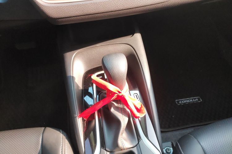 丰田 卡罗拉 2024款 1.2T 精英版中控内饰18